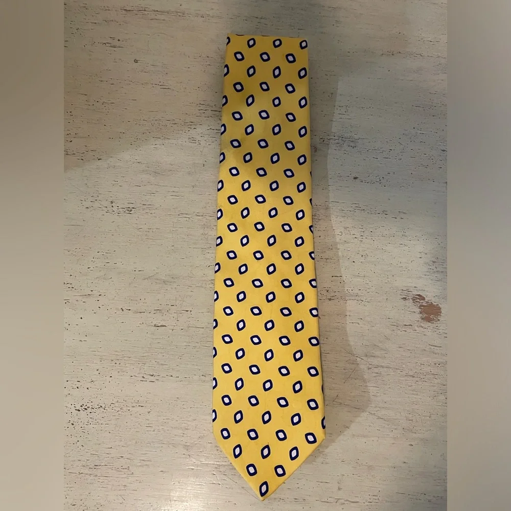 BROOKS BROTHERS MAKERS Hand Made‎ in USA Printed Silk Tie Yellow (Multi)